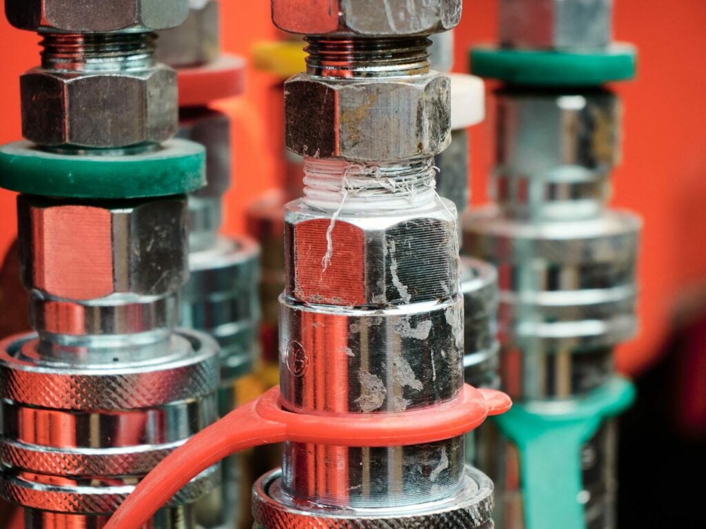 Quick Solutions for Low Pressure Issues in Hydraulic Hoses hydraulic quick-release couplings with colour-coded rings
