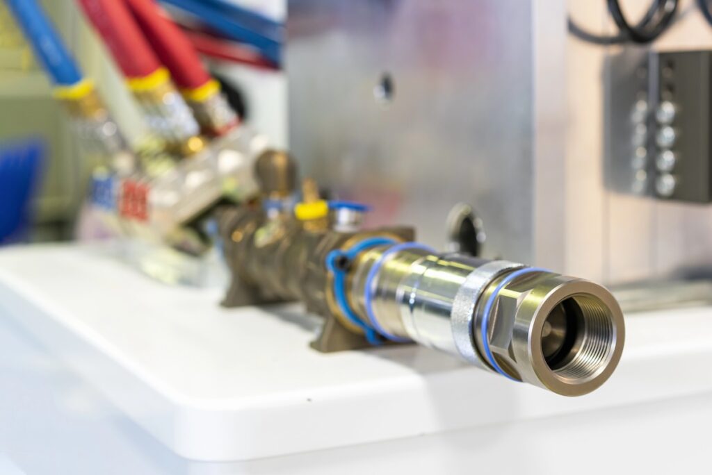 accessories quick connect hydraulic or pneumatic hose coupling system & automatic valve fitting for plastic or aluminum injection mold for manufacturing process in industrial