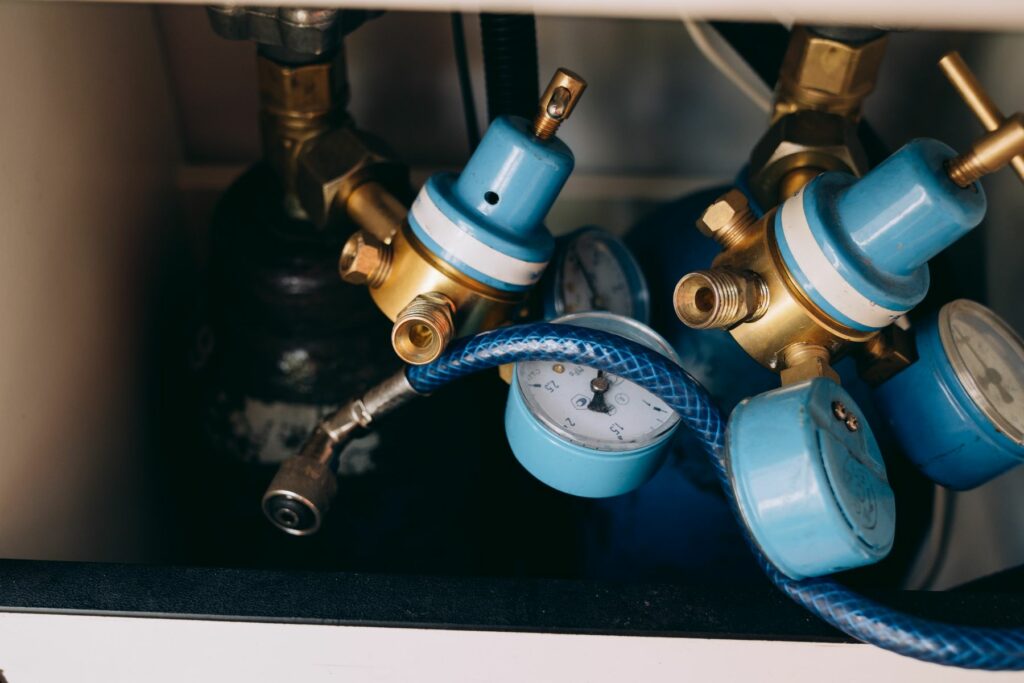 pressure regulators, gauges and air tubing